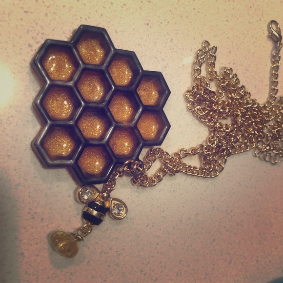 Bee Necklace - Picture 1 of 1